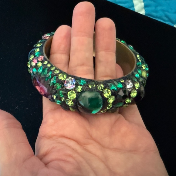 1982 Green Rhinestone Maximalist Bangle - Picture 3 of 7